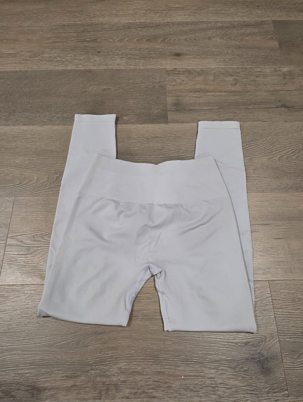 Alphalete Light Gray Seamless Scrunch Leggings Size Medium - Picture 2 of 4